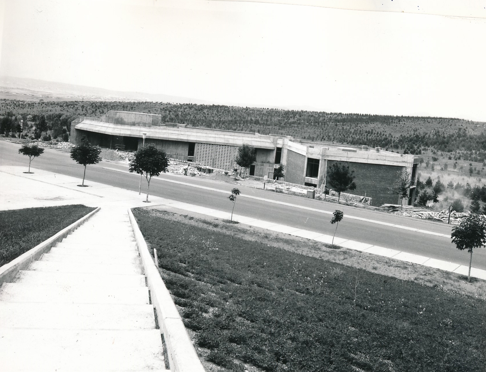 Construction of the social building and its appearance after completion (1970-1973)