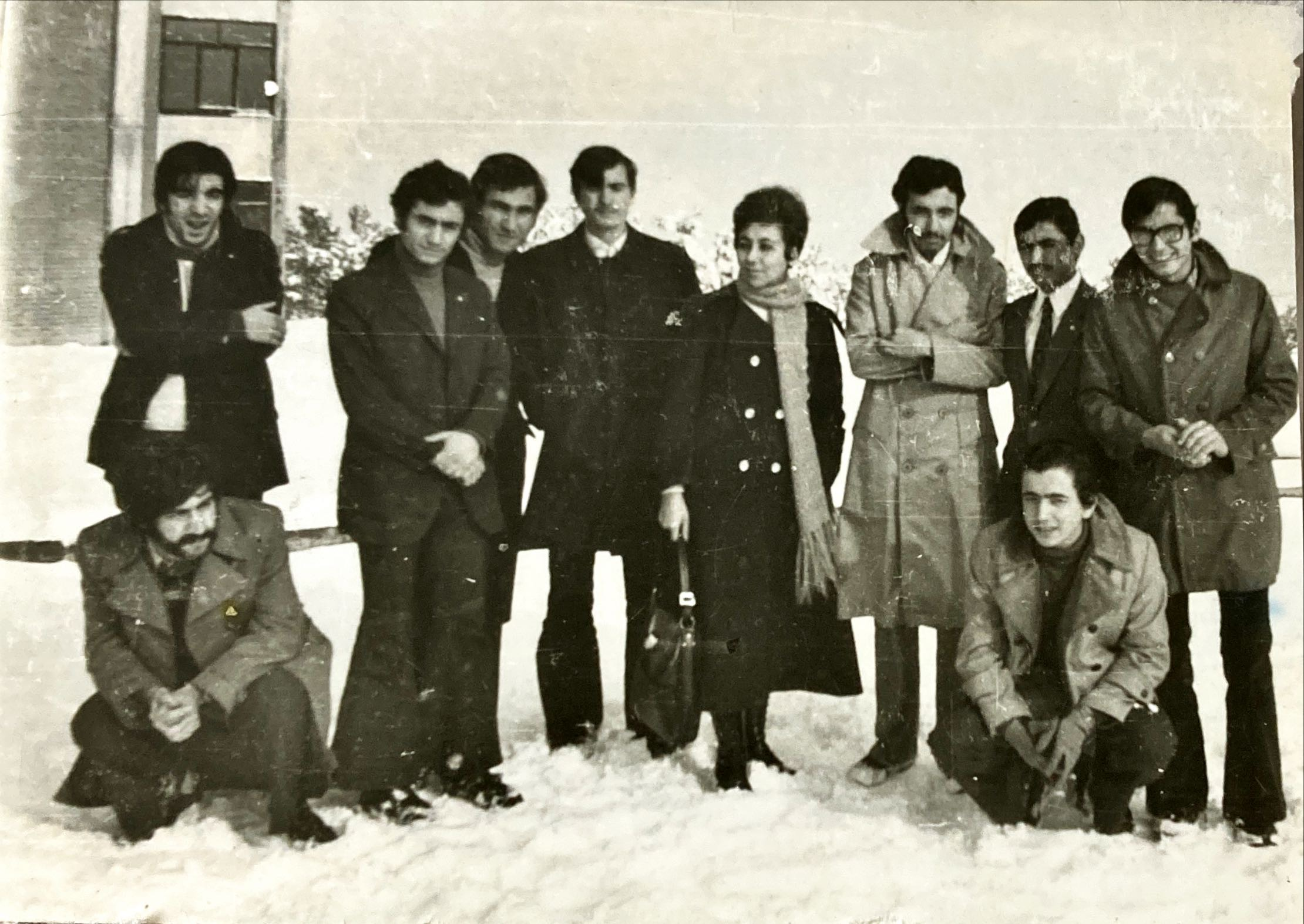 Preparatory students in front of the foreign languages ​​school on a snowy day in 1972