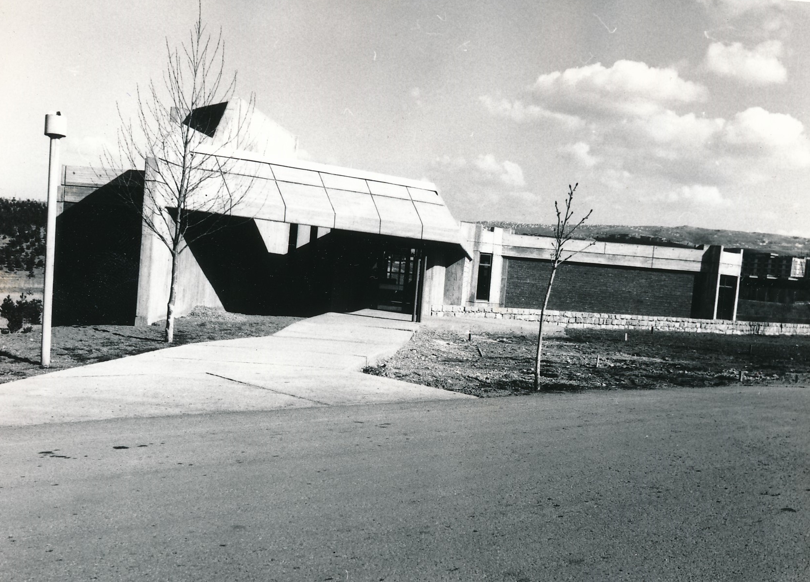 Construction of the social building and its appearance after completion (1970-1973)