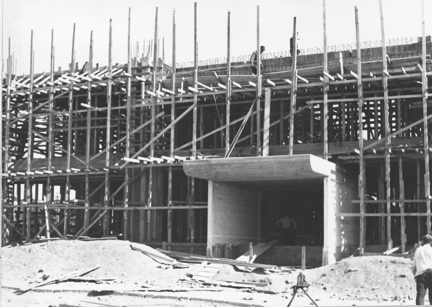 The construction of the central classrooms block (1965)