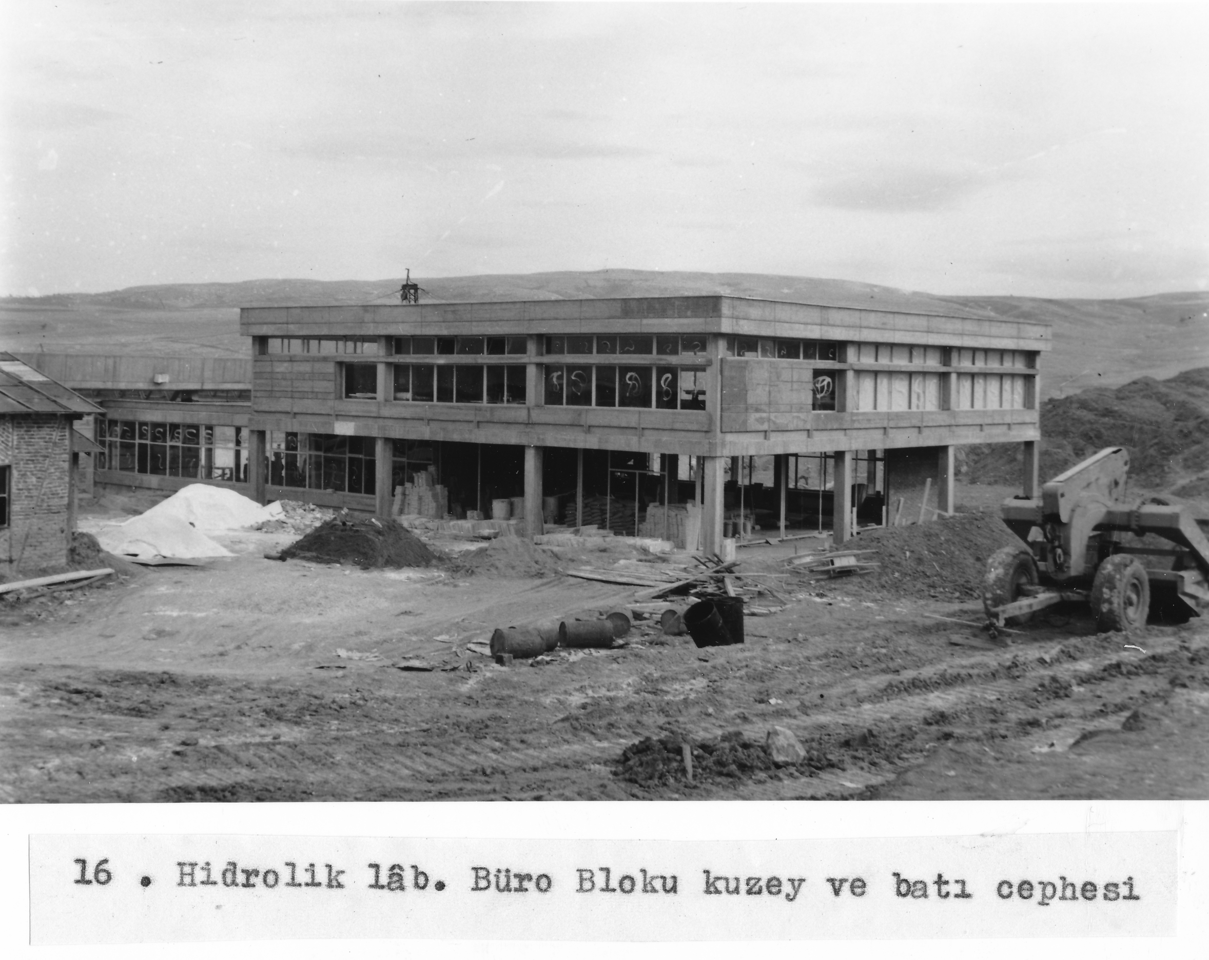 Construction of structural statics laboratory (1964)