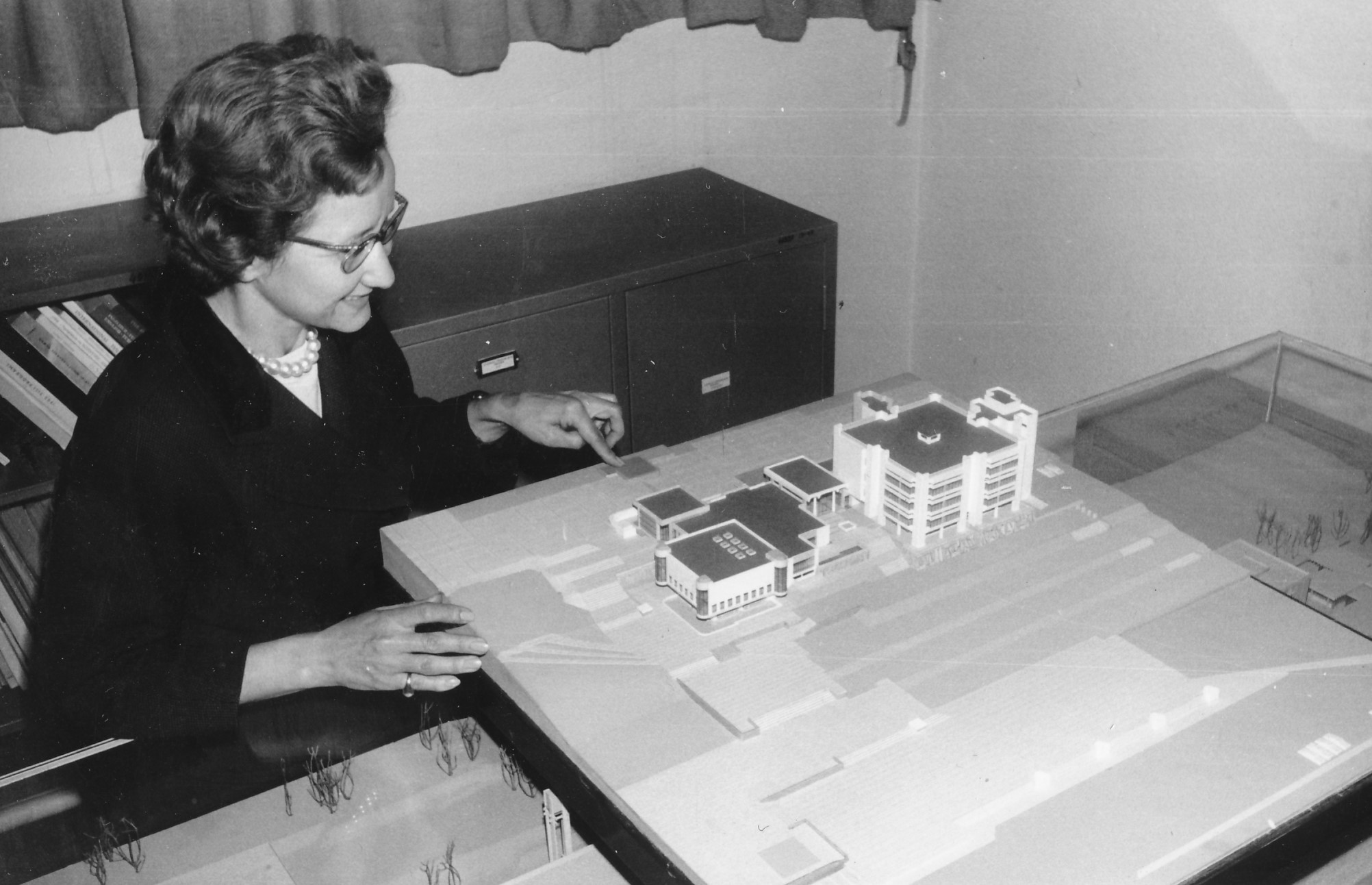 METU Library director Furuzan Olşen examining the library model