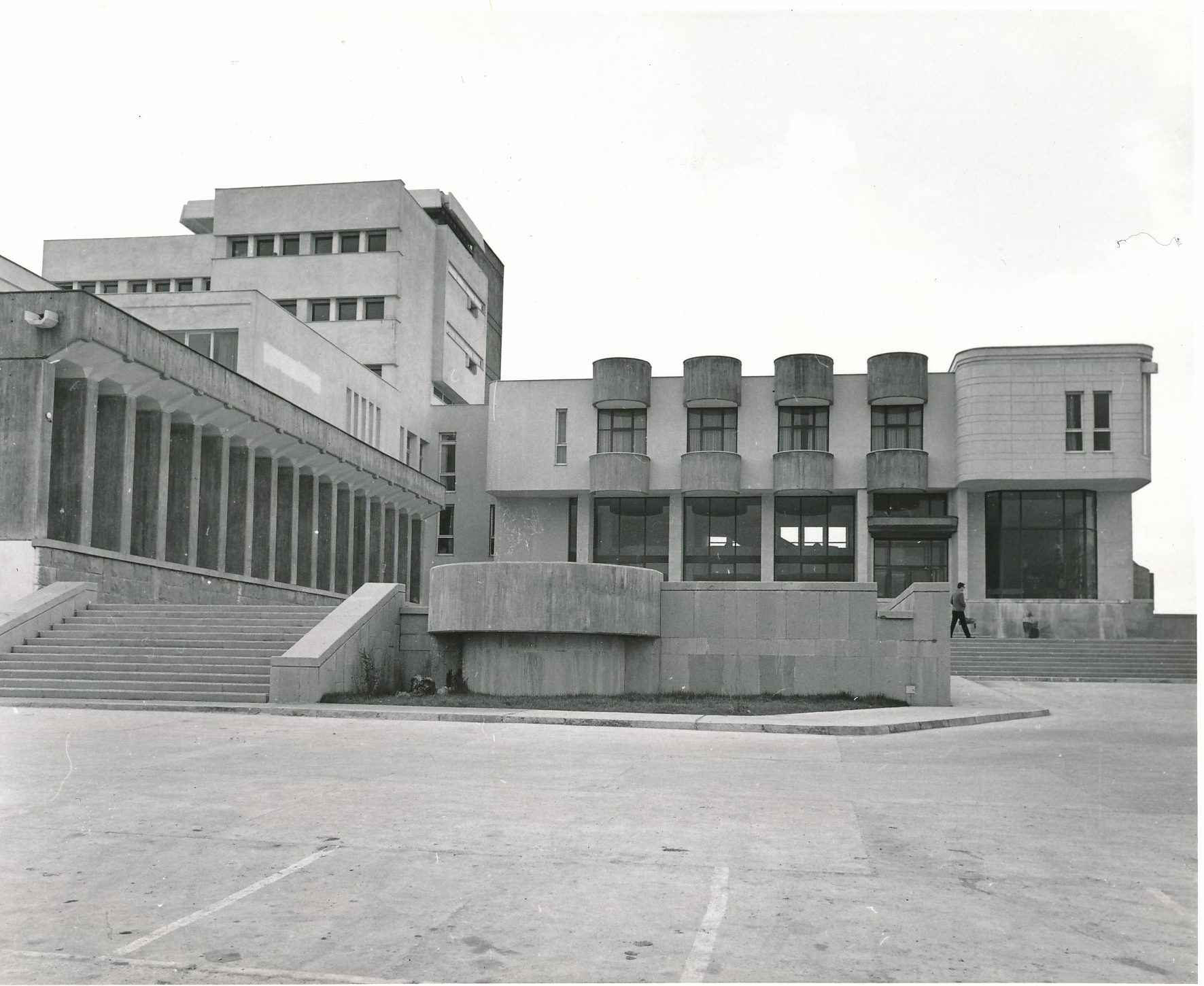 Exterior view from the east side of the Rectorate building after its completion (September, 1968)