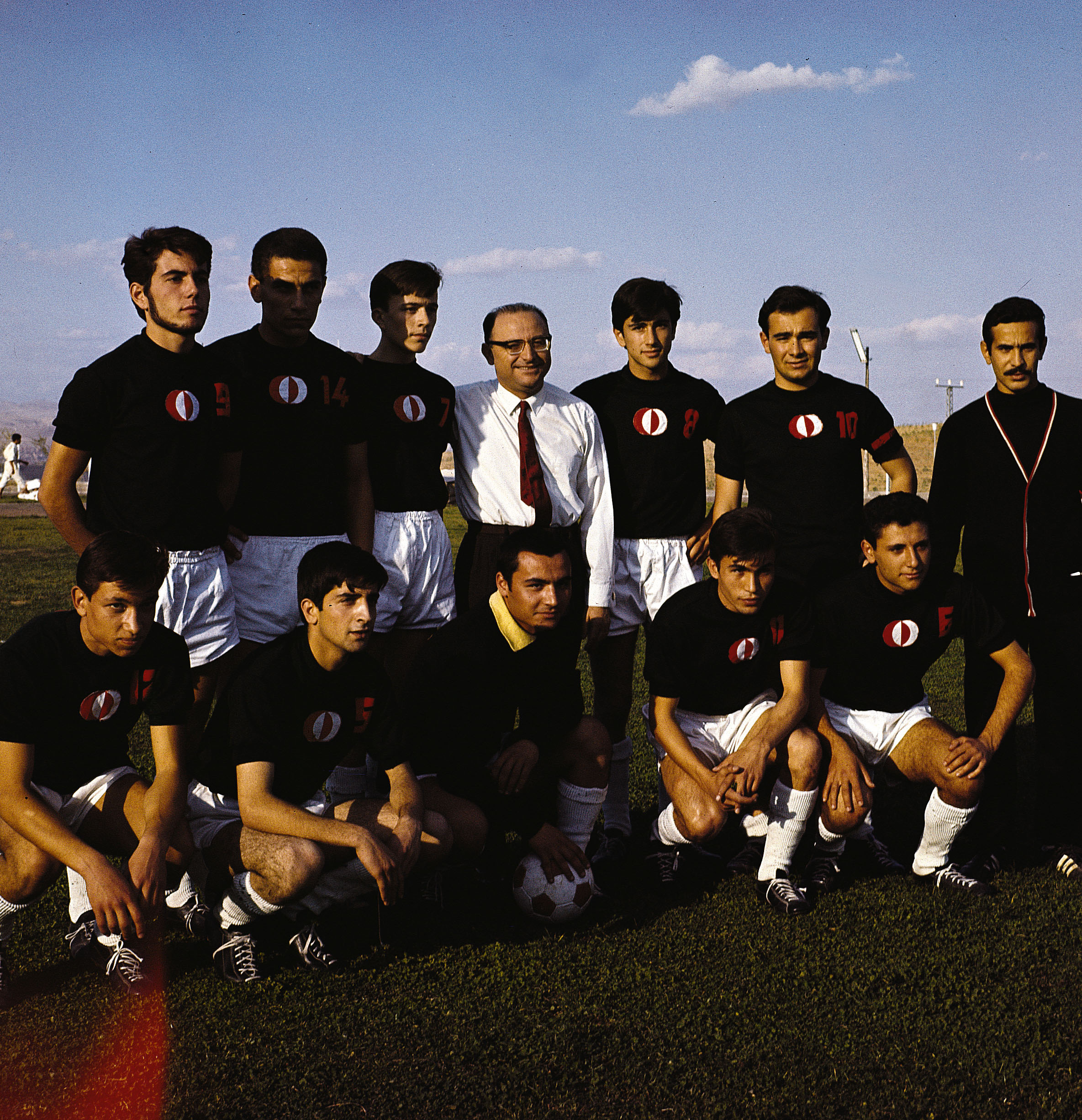 Rector Kemal Kurdaş takes photo with  Universitiy Football Team
