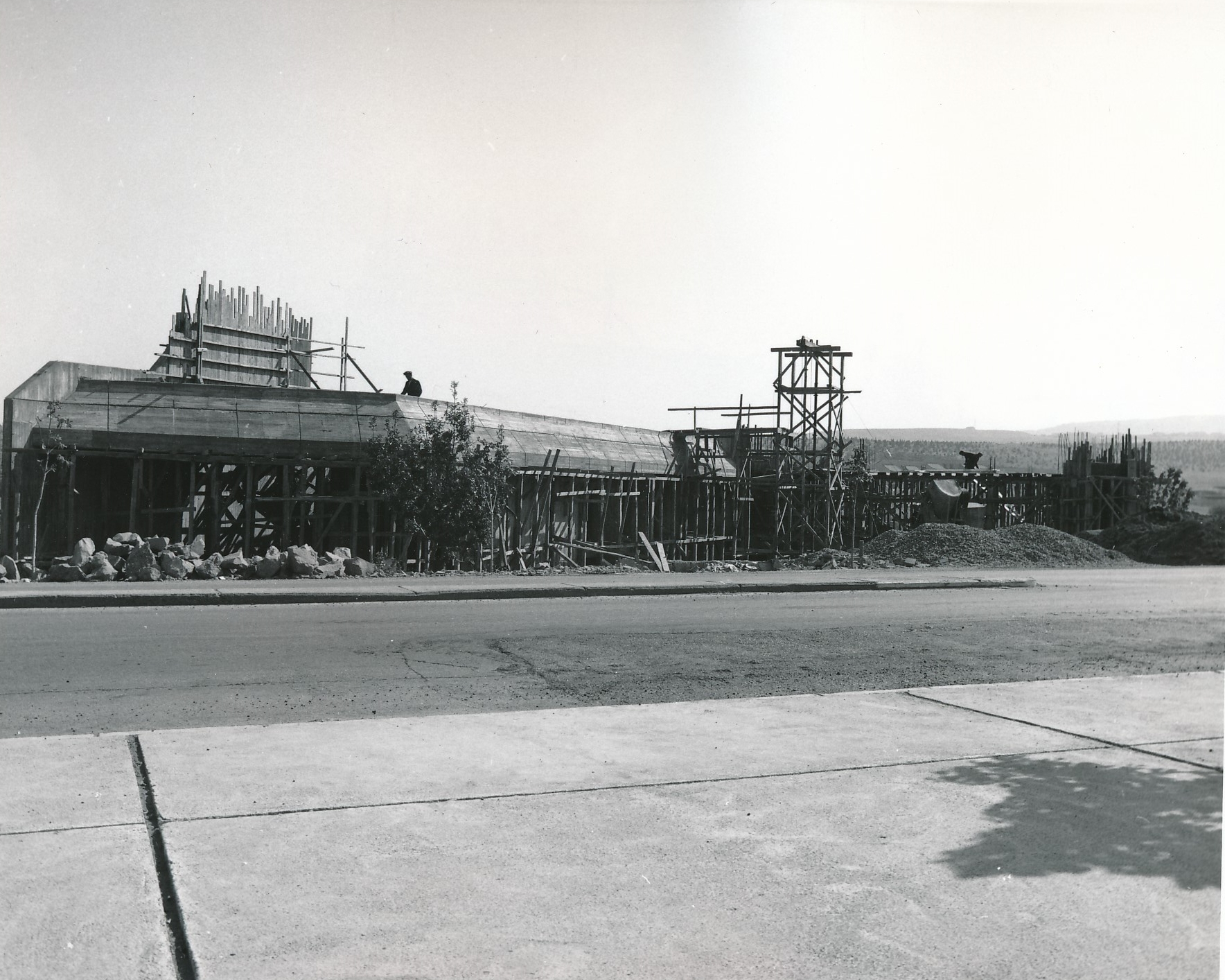 Construction of the social building and its appearance after completion (1970-1973)