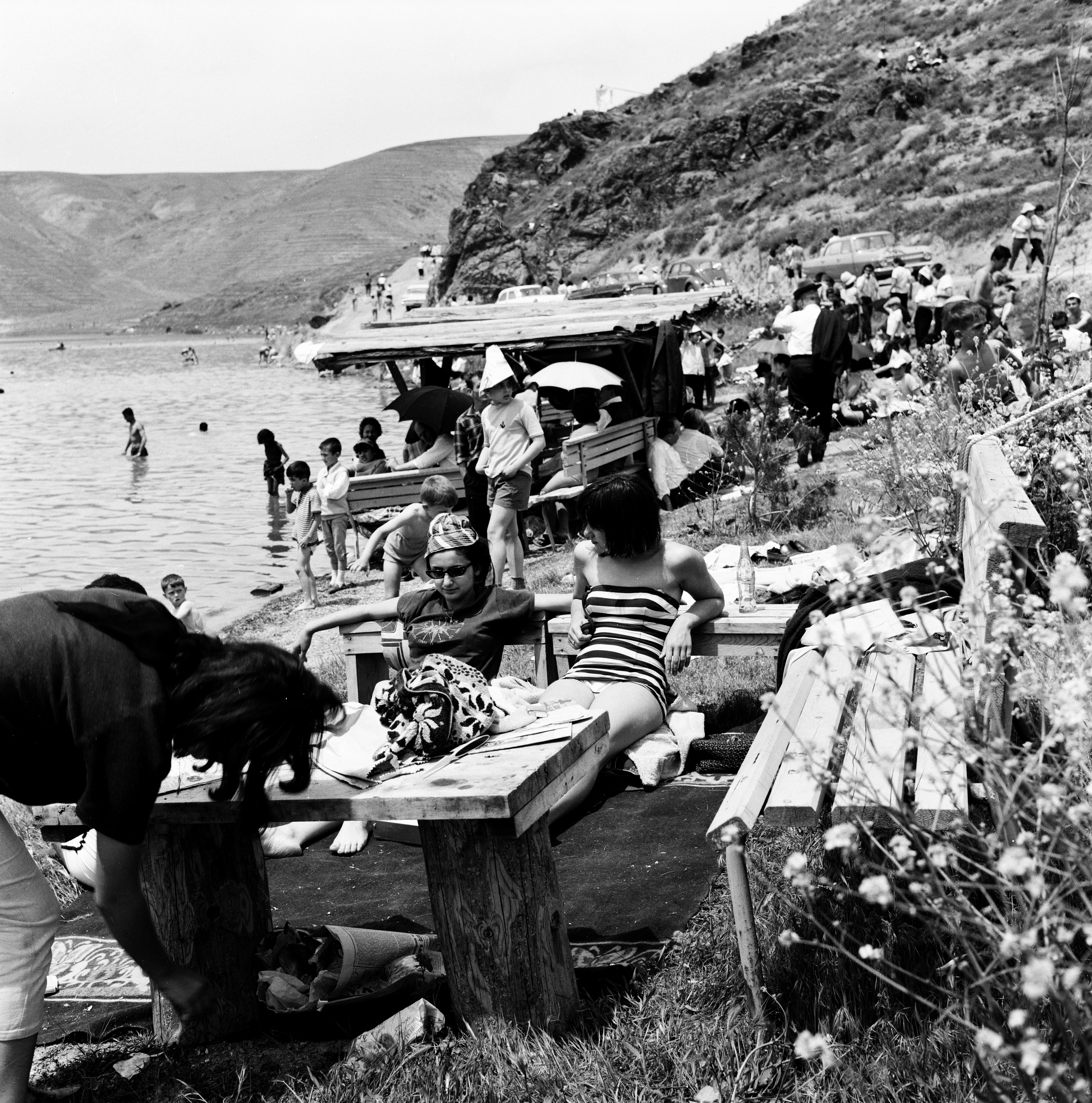 Chat at the boathouse in the lake festival (1963)