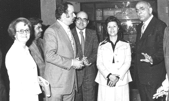 Halil Kaya, the first dean of METU Faculty of Mechanical Engineering, and the first graduates at the 1973 alumni day meeting.